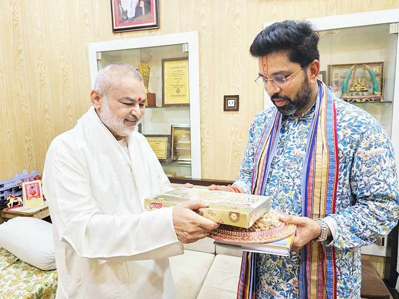 Brahmachari Girish Ji has met with world renowned  Katha Vachak and head of Vedic Yatra Pariwar of Vrindawan Bhagwat Kinkar Pundit Shri Anurag Krishna Shastri ''Kanahiyaji'' Ji. Brahmachari ji presented his new book ''Brahmachari Girish under the Divine Umbrella of His Holiness Maharishi Mahesh Yogi Ji.'' Shri Shastri Ji gave a tour of his Vedic school and cordially invited Brahmachari Ji to attend the birth centenary celebration of his Dada Guru Bhagwat Bhushan Puranacharya Pundit Shri Shrinath Shastri Ji, being organised from 1st October to 8th Oct. Jai Guru Dev, Jai Maharishi