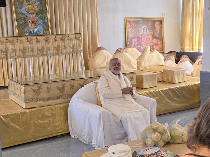 Brahmachari Girish Ji visited International Campus of Maharishi Mahesh Yogi Vedic University at Bijauri Brahmasthan of India and addressed a group of international course participants.