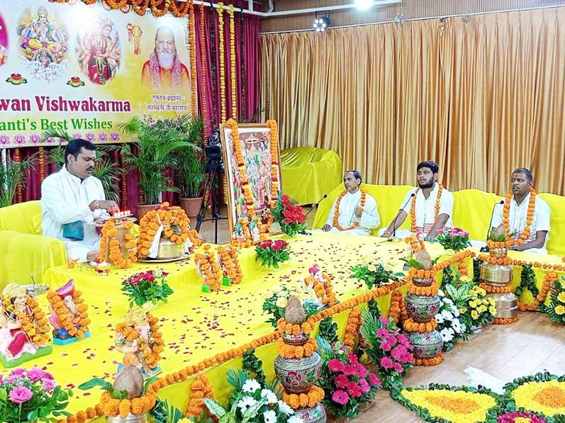 Under the guidance of Brahmachari Girish ji, pujan of Shri Vishwakarma ji has been performed with Vedic procedure by Vedic Pundits at Gurudev Brahmanand Saraswati Ashram, Bhopal.