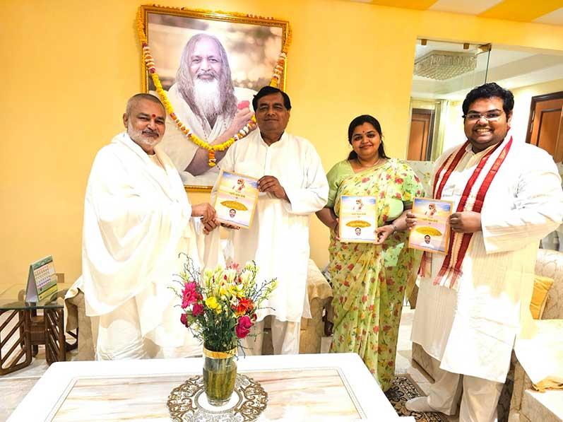 Brahmachari Girish Ji met with very senior leader of Maharishi Organisation Bharat and office bearer of many Maharishi Organisations respected Shri Ajay Prakash Shrivastava Ji, his son Shri Alok Shrivastava-TM and Siddhi Teacher and daughter Smt. Aditi Shrivastava-TM Teacher.  Brahmachari ji presented flower bouquet and his new book 