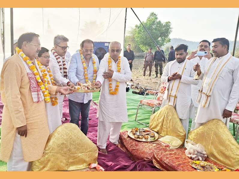 Ved Vidya Martand Brahmachari Girish Ji has taken up the construction of 5 temples of Panch Devatas at Brahmsthan of India to fulfil divine desire of His Holiness Maharishi Mahesh Yogi Ji. 