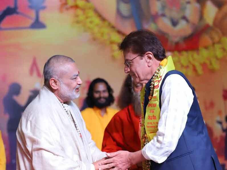 Brahmachari Girish Ji has met and greeted Shri Arun Govil, Member of Parliament from Meerut. Shri Govil has played historic roll of Shri Raam in epic RAMAYAN produced by Shri Ramanand Sagar Ji.