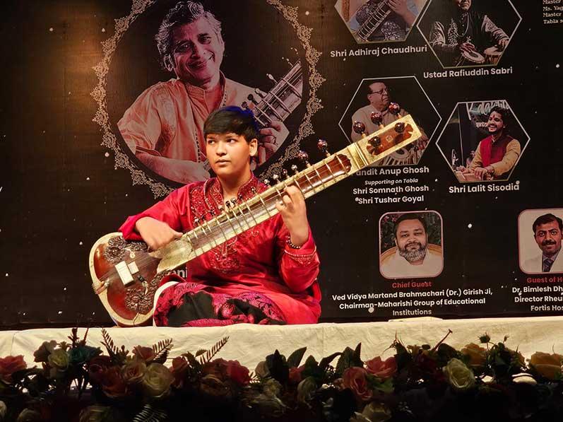 Brahmachari Girish ji attended 90th birth anniversary celebration of his Sitar Guru, world renowned  Sitar Maestro  Padmabhushan Pundit Debu Chaudhury ji. Students of UMAK centre founded by Debu ji have performed followed by Sitar recital by grandson of Debu ji, 10th generation musician of Senia Gharana master Adhiraj Chaudhury and Tabla solo by Pundit Anup Ghosh, A grade artist of Doordarshan. On this occasion Brahmachari ji has remembered teachings, kindness and blessings of Debu Dada and expressed his gratitude to Debu Dada.