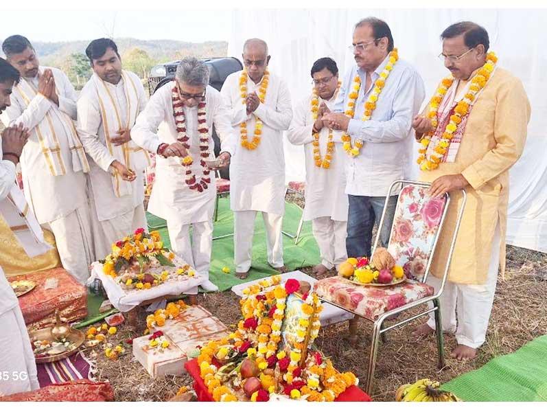 Ved Vidya Martand Brahmachari Girish Ji has taken up the construction of 5 temples of Panch Devatas at Brahmsthan of India to fulfil divine desire of His Holiness Maharishi Mahesh Yogi Ji. 