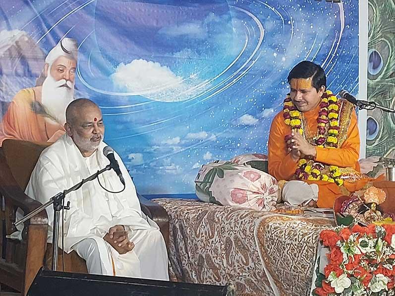 Brahmachari Girish Ji has visited with Shri Ramdev Dube and Shri Ashok Arora Sanatan Sanskar Dham, Anand Vatika, Vrindavan to attend Shrimadbhagwat Katha session being done by Dr. Acharya Shri Ramvilas Chaturvedi Ji Maharaj. Brahmachari Ji has honoured Acharya Ji.