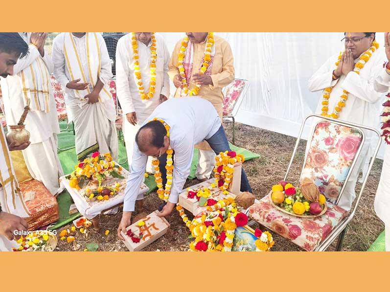 Ved Vidya Martand Brahmachari Girish Ji has taken up the construction of 5 temples of Panch Devatas at Brahmsthan of India to fulfil divine desire of His Holiness Maharishi Mahesh Yogi Ji.