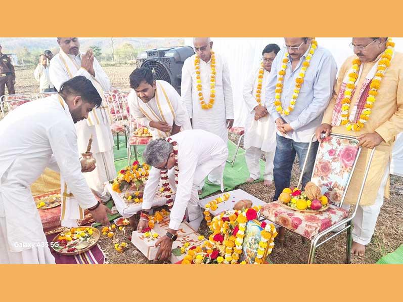 Ved Vidya Martand Brahmachari Girish Ji has taken up the construction of 5 temples of Panch Devatas at Brahmsthan of India to fulfil divine desire of His Holiness Maharishi Mahesh Yogi Ji. 