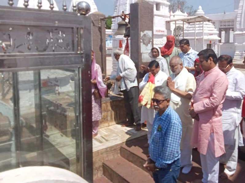 Ved Vidya Martand Brahmachari Girish Ji has visited Amarkantaka, from where fifth largest Holy River of India Narmada Ji has originated from a Shivlinga in Narmada Kund and worshiped Maa Narmada. Brahmachari Ji has informed that For last few years he had strong desire to visit Amarkantaka where Shri Gurudev Swami Brahmanand Saraswati Maharaj Ji has spent large part of his life in dense forest and get blessings of Maa Narmada and Shri Guru Dev.