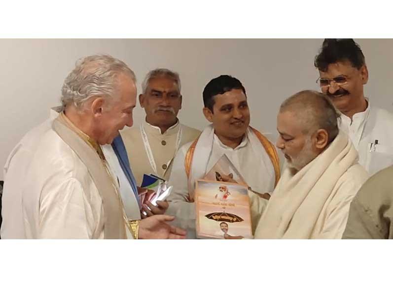 Brahmachari Girish Ji, Shri Ved Prakash Sharma, Shri Yateesh Saxena, Shri Ramdev and other members of MVM Schools Group have met Dr. Tony Nader (Maharajadhiraj Rajaram Ji) during assembly of 10000 Siddhas at Hyderabad and Brahmachari Ji presented him book ''Param Pujya Maharishi Mahesh Yogi Ji ki Chhatra Chhaya mein Brahmachari Girish'',  annual magazine of Maharishi Organisations in India ''Gyan 2024'', Maha Media monthly magazine, Table and sheet calendar of year 2024. Dr. Nadar has expressed his joy meeting the group and receiving the publication.