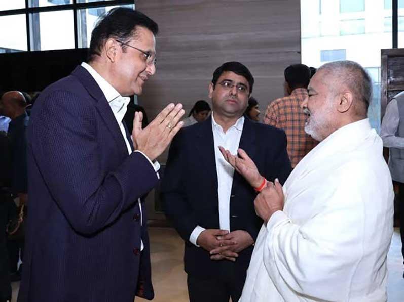 Brahmachari Girish Ji has attended Education Conclave 2025 organised by Bhaskar Group at Delhi. Many eminent scholars have addressed the conclave on different topics like new provisions on education in NEP 2020, Education Institutional Branding, Educational Institutions Finances and Administration, Challenges in running educational institutions. Brahmachari Ji has shared information of Maharishi Global organisation and programmes with many of prominent personalities of the country. Girish Ji also met group head of Bhaskar group Shri Girish Agrawal Ji. 