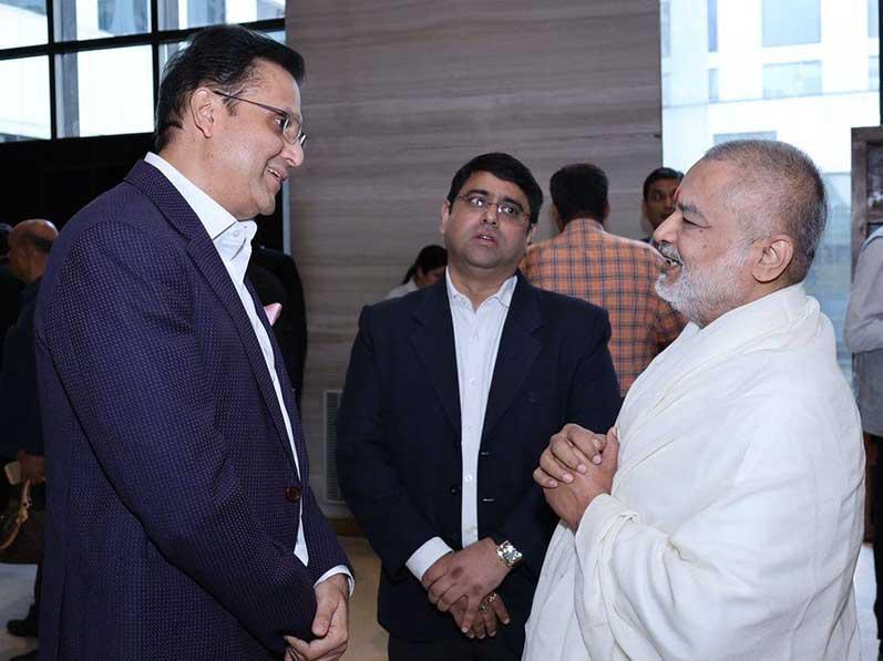 Brahmachari Girish Ji has attended Education Conclave 2025 organised by Bhaskar Group at Delhi. Many eminent scholars have addressed the conclave on different topics like new provisions on education in NEP 2020, Education Institutional Branding, Educational Institutions Finances and Administration, Challenges in running educational institutions. Brahmachari Ji has shared information of Maharishi Global organisation and programmes with many of prominent personalities of the country. Girish Ji also met group head of Bhaskar group Shri Girish Agrawal Ji. 
