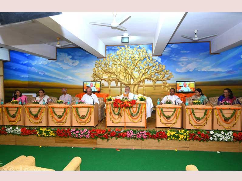 Brahmachari Girish Ji has inaugurated Maharishi Consciousness based Education Training Programme level 1 and 2 today organised at MVM National Office, Bhopal for Principals and Teachers of Maharishi Vidya Mandir Schools. 104 participants are taking part in this training programme from all over India. Prof. Bhunesh Sharma, VC of MMY Vedic University, Course Directors Mrs. Vasanthy Parasuraman, Mrs. Shruti Ohale, Mrs. Rita Pandey, Mr. C.K. Sharma have addressed the participants beside Brahmachari Girish ji and Mr. V. R. Khare-Director CPR of MVM Schools Group. Mrs. Rita Prakasham, President of Sahasrasheersha Devi Mandal, Madhya Pradesh has also blessed the occasion.