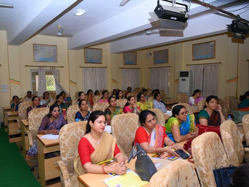 Brahmachari Girish Ji has inaugurated Maharishi Consciousness based Education Training Programme level 1 and 2 today organised at MVM National Office, Bhopal for Principals and Teachers of Maharishi Vidya Mandir Schools. 104 participants are taking part in this training programme from all over India. Prof. Bhunesh Sharma, VC of MMY Vedic University, Course Directors Mrs. Vasanthy Parasuraman, Mrs. Shruti Ohale, Mrs. Rita Pandey, Mr. C.K. Sharma have addressed the participants beside Brahmachari Girish ji and Mr. V. R. Khare-Director CPR of MVM Schools Group. Mrs. Rita Prakasham, President of Sahasrasheersha Devi Mandal, Madhya Pradesh has also blessed the occasion.