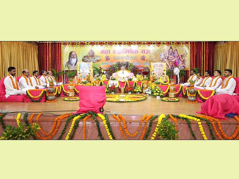 Brahmachari Girish Ji has performed Maharudrabhishek with 121 Maharishi Vedic Pundits today on third Shravan Somvar Monday at Gurudev Brahmanand Saraswati Ashram Bhopal. Large number of Maharishi Organisation members and devotees of Bhagwan Shiv Ji have attended Maharudrabhishek and enjoyed peaceful but powerful effect of the performance.