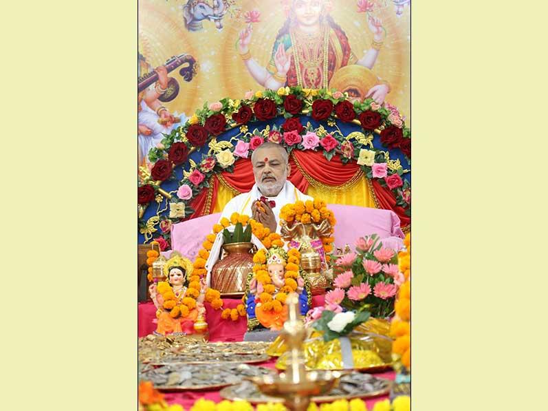 Brahmachari Girish Ji has performed grand puja with Vedic procedure with 250 Maharishi Vedic Pundits and Awahan of Shri Mahalakshmi Devi Mata for peace, prosperity, perfect health and invincibility was done on Deepawali.