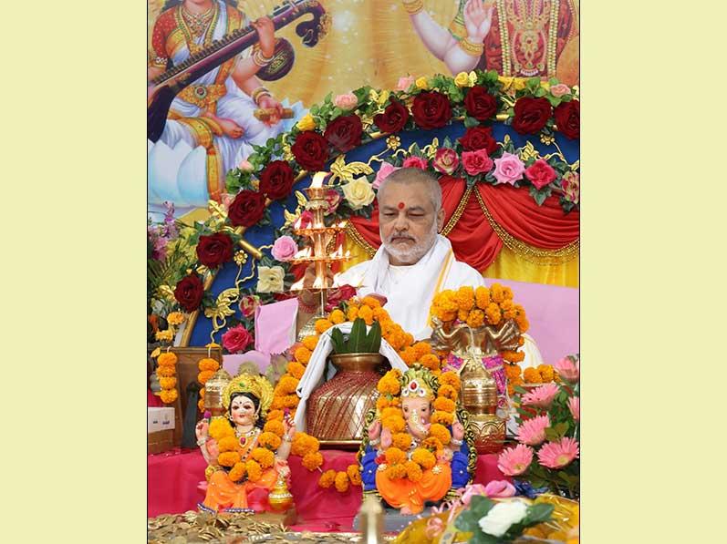 Brahmachari Girish Ji has performed grand puja with Vedic procedure with 250 Maharishi Vedic Pundits and Awahan of Shri Mahalakshmi Devi Mata for peace, prosperity, perfect health and invincibility was done on Deepawali.