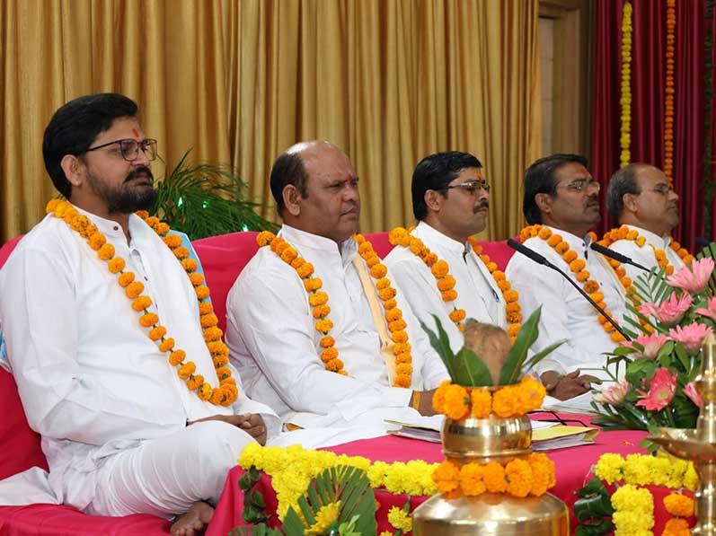 Brahmachari Girish Ji has performed grand puja with Vedic procedure with 250 Maharishi Vedic Pundits and Awahan of Shri Mahalakshmi Devi Mata for peace, prosperity, perfect health and invincibility was done on Deepawali.