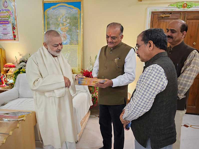 Brahmachari Girish Ji has presented his book ''Brahmachari Girish under Divine Umbrella of His Holiness Maharishi Mahesh Yogi'' to Vaidya Shri Rakesh Sharma Ji, Chairman-Registration and Ethical Board, National Council of Indian System of Medicine. Detailed discussion took place between them on the world wide contribution of Ayurveda by His Holiness Maharishi Mahesh Yogi Ji and current need of further work in the field of Ayurveda.