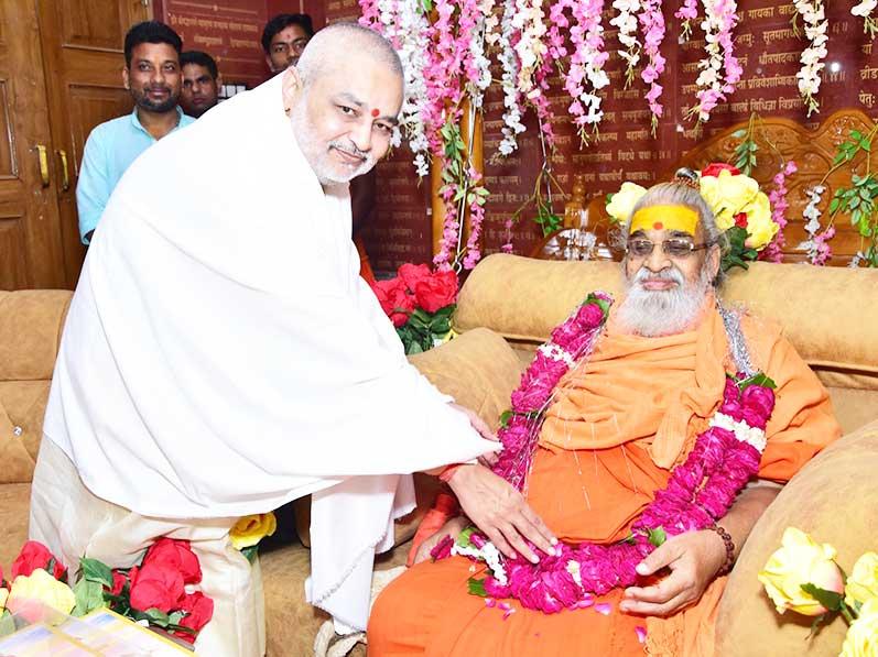 Got opportunity of darshan and receiving blessings of Anant Shri Vibhushit Jyotishpeethadheeshwar Jagadguru Shankaracharya Swami Vasudevanand Saraswati ji Maharaj.