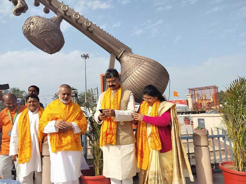 Brahmachari Girish Ji visited Veena Chowk in Ayodhya Ji, built in memory of legend singer Lata Mangeshkar Ji.