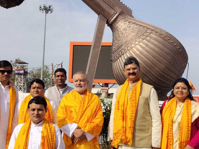 Brahmachari Girish Ji visited Veena Chowk in Ayodhya Ji, built in memory of legend singer Lata Mangeshkar Ji.