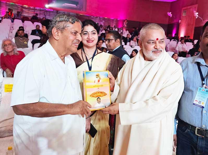Brahmachari Girish Ji presented his book ''Brahmachari Girish under Divine Umbrella of His Holiness Maharishi Mahesh Yogi'' to famous Guru Doctor Nagendra ji. Chancellor of S. Vyasa University, Bengaluru. Doctor Nagendra ji invited Girish ji to visit his University.