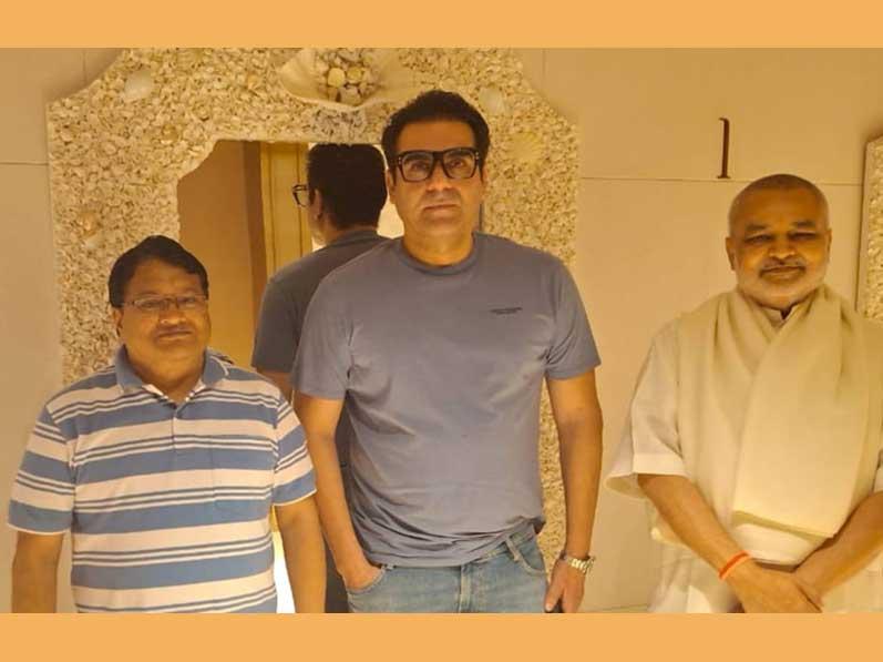 Brahmachari Girish ji and Ramdev ji met with famous Actor Mr. Arbaaz Khan and has mentioned about activities of Maharishi Organisation.