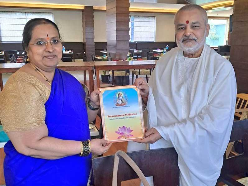 Brahmachari Girish ji has presented Transcendental Meditation an Introduction book to Honourable Secretary, Karnataka Legislative Assembly Mrs. Vishalakshi ji.