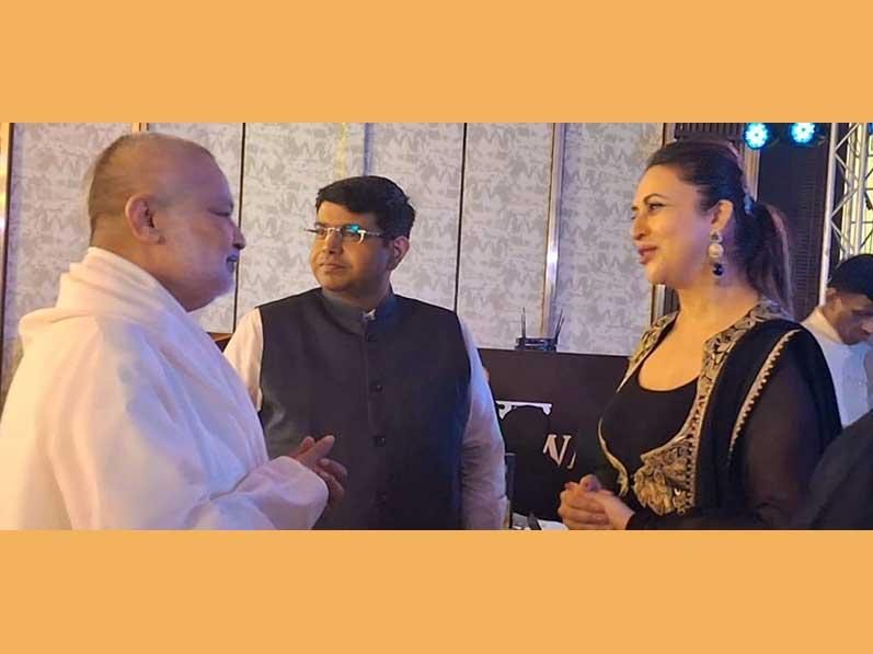 Brahmachari Girish ji met with famous Actress Divyanka Tripathi and has mentioned about activities of Maharishi Organisation. She mentioned that some of her relative's children have studied in Maharishi Vidya Mandir Schools.