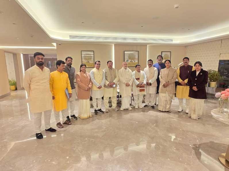 Brahmachari Girishji, Chairman of Maharishi Vidya Mandir Group has met  principals of all 10 branches of MVMs at Jabalpur, reviewed current status of branches and did planning for coming academic session.