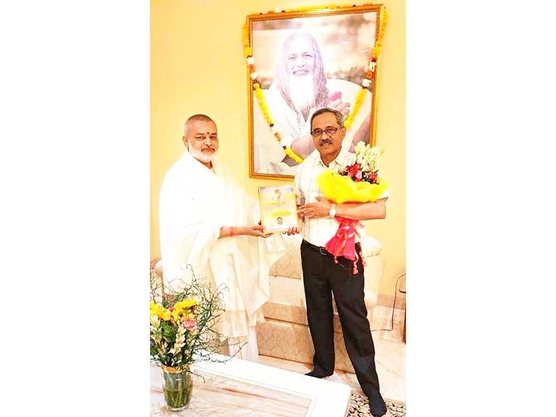 Brahmachari Girish greeted reputed Doctor and Director of Bharadwaj Hospital Noida, Dr. V. A. Bharadwaj and presented his new book 