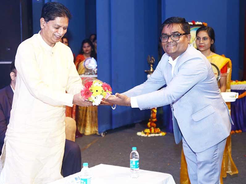 International Day of Peace and the commencement of the academic session of Maharishi Institute of Management, Indore. Padmashree Dr. Janak Palta Magligan was the chief guest of the programme and international poet Professor Rajeev Sharma and Dr. Rajeev Dixit DCDC, Devi Ahilya University were the special guests.