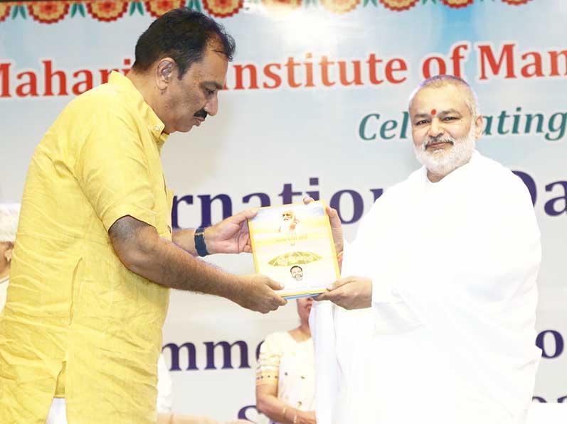 International Day of Peace and the commencement of the academic session of Maharishi Institute of Management, Indore. Padmashree Dr. Janak Palta Magligan was the chief guest of the programme and international poet Professor Rajeev Sharma and Dr. Rajeev Dixit DCDC, Devi Ahilya University were the special guests.