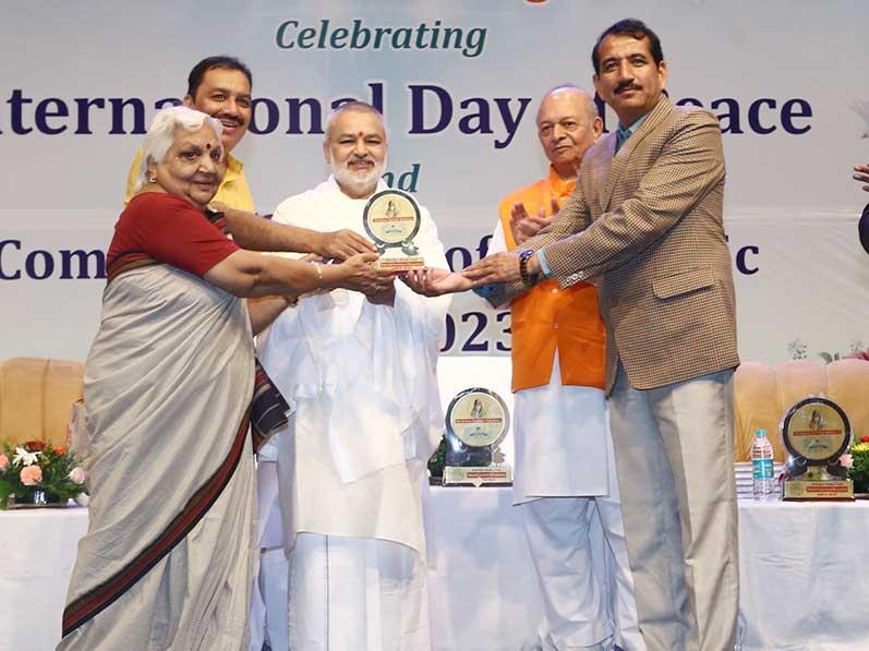 International Day of Peace and the commencement of the academic session of Maharishi Institute of Management, Indore. Padmashree Dr. Janak Palta Magligan was the chief guest of the programme and international poet Professor Rajeev Sharma and Dr. Rajeev Dixit DCDC, Devi Ahilya University were the special guests.