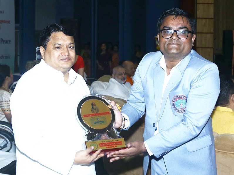 International Day of Peace and the commencement of the academic session of Maharishi Institute of Management, Indore. Padmashree Dr. Janak Palta Magligan was the chief guest of the programme and international poet Professor Rajeev Sharma and Dr. Rajeev Dixit DCDC, Devi Ahilya University were the special guests.