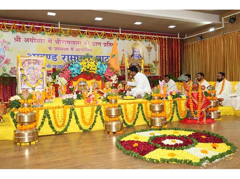 Akhand Ramayana recitation in Maharishi Sansthan
On the occasion of the Pranpratistha Utsav of Shri Ram Lalla in Ayodhya on January 22, worship and Akhand Ramayana recitation has been organized in the Ram temple located at Brahmanand Saraswati Ashram in Bhopal.