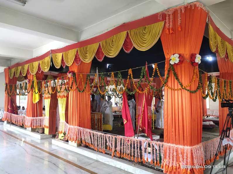 On the auspicious first day of Chaitra Navratri Sahasra Chandi Mahayagya has started where 131 Maharishi Vedic Pandits are participating in this Mahayagya. Everyday  Chandi path with Hawan will be performed for nine days. Brahmachari Girish ji said on this occasion that these 9 days are great days of awakening of latent power through spiritual practices and Yagya. One can enjoy new energy, power, bliss and invincibility.