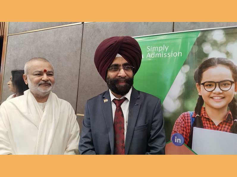 Brahmachari Girish Ji met with honourable Vice Chancellor of Chandigarh University and ex-Chairman of AICTE Prof. Manpreet Singh Manna Ji. Brahmachari Ji has appreciated Prof. Manna for all his achievements in his life and great insight in the field of higher education.