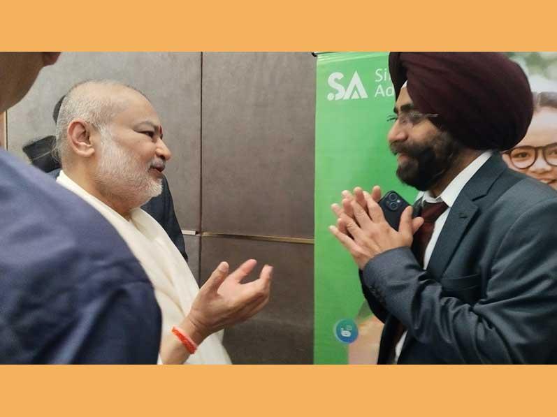 Brahmachari Girish Ji met with honourable Vice Chancellor of Chandigarh University and ex-Chairman of AICTE Prof. Manpreet Singh Manna Ji. Brahmachari Ji has appreciated Prof. Manna for all his achievements in his life and great insight in the field of higher education.
