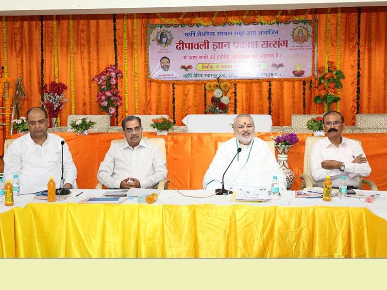 Deepawali Gyan Prakash Satsang was organized today at Maharishi Mahesh Yogi Institute, Bhopal. Inaugurating the program by lighting the lamp, Brahmachari Girish Ji, President, Maharishi Educational Institute Group said that When we talk of society, the global family is always included in it. Nowadays, people's lives are not as they should be. Purifying and refining people's consciousness is the need of the hour. Today, everyone talks about the level of the brain, they talk about the mind. People do not know the difference between mind and brain. Mind is software, while brain is hardware. At the base of the mind is consciousness, at the base of consciousness is the soul.