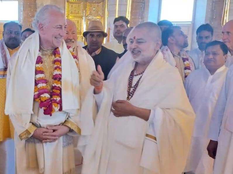 Dr. Tony Nader Maharajadhiraj Rajaraam visits Maharishi Smarak and Maha Kumbh
Maharajadhiraj of Maharishi Global Country of World Peace has visited Maharishi Smrak and had a dip in Sangam at Sangam, Prayagraj.
