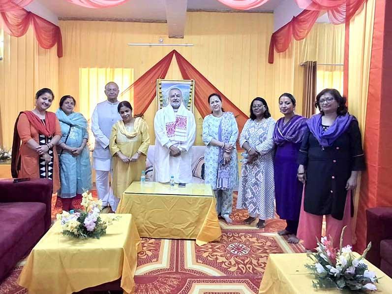 A delegation from Assam has visited Maharishi Smarak at Maharishi Ashram Prayagraj and met Brahmachari Girish Ji in presence of Shri VR Khare Ji and Shri Ramdev Ji.