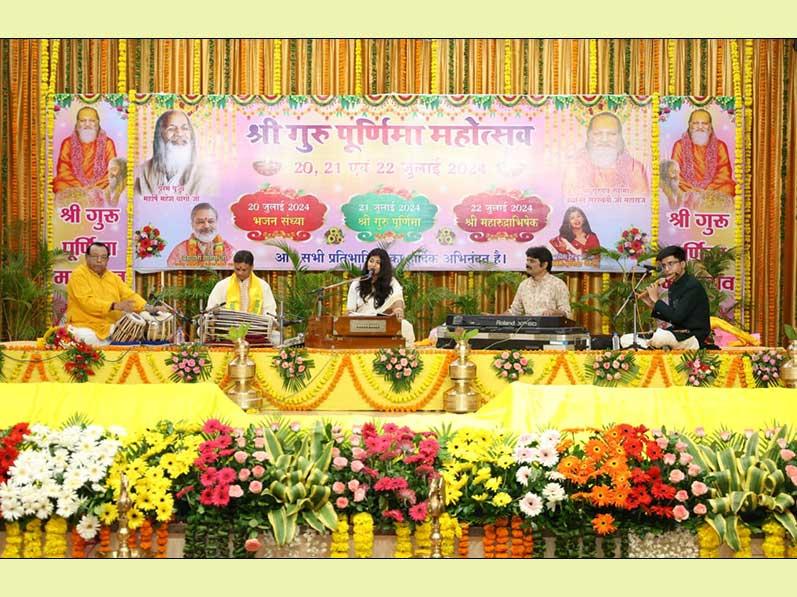 Three days Shri Guru Purnima Celebration started in all Maharishi Organisations of India today. The celebration started at Maharishi Mangalam Bhawan, Narmadapuram Road Bhopal in divine presence of Brahmachari Girish Ji, Group Chairman of Maharishi Educational Institutions and many other distinguished Leaders of Maharishi Organisation and dignitaries. Teachers and Students of Maharishi Schools at Bhopal have performed Bhajans on the theme of Guru. Ms Purbasha Banerjee from Kolkata with her team has given very sweet and divine performance of Bhajans.