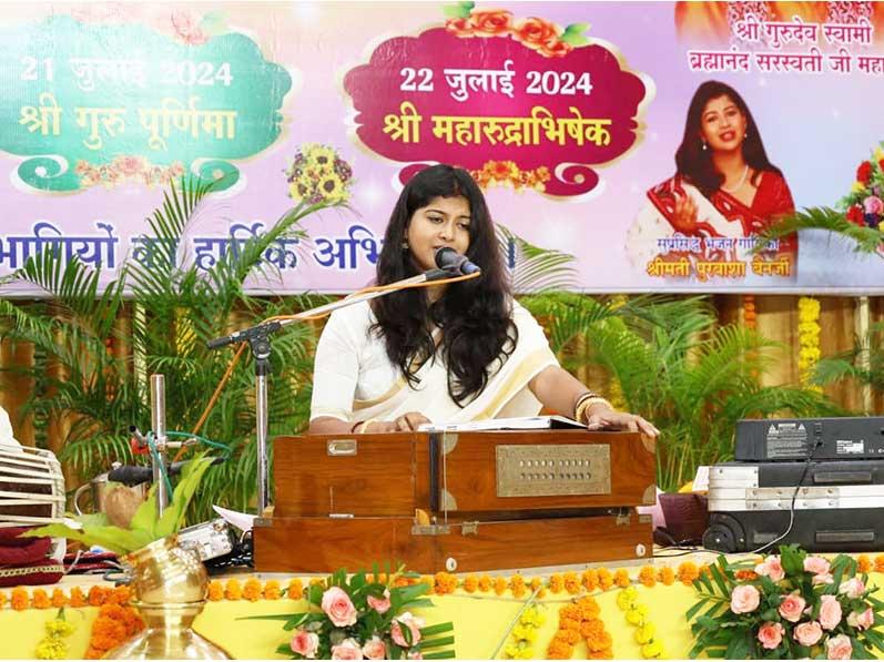 Three days Shri Guru Purnima Celebration started in all Maharishi Organisations of India today. The celebration started at Maharishi Mangalam Bhawan, Narmadapuram Road Bhopal in divine presence of Brahmachari Girish Ji, Group Chairman of Maharishi Educational Institutions and many other distinguished Leaders of Maharishi Organisation and dignitaries. Teachers and Students of Maharishi Schools at Bhopal have performed Bhajans on the theme of Guru. Ms Purbasha Banerjee from Kolkata with her team has given very sweet and divine performance of Bhajans.