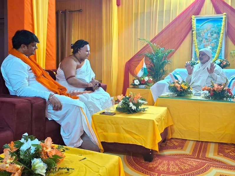 H.H. Rajrajeshwar Guruji, the Founder & Spiritual Leader of International Siddhashram Shakti Centre, UK has visited Brahmachari Girish Ji at Maharishi Ashram Prayagraj. Both spiritual leaders have discussed and reviewed current status of spiritual development world wide. Swami Abhiramacharya Ji also accompanied Guru Ji.