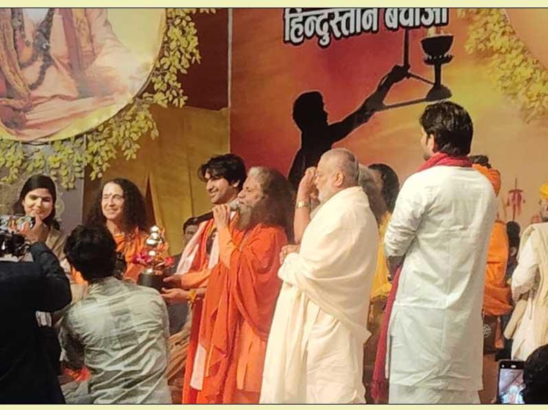 A conference of Saints was organised by HH Swami Chidanand Saraswati Muni Ji Maharaj of Parmarth Niketan at the Kumbh Shivir Prayagraj. Brahmachari Girish Ji has met with many saints, greeted them and informed them about the current activities of Maharishi Organisation. Its interesting that all saints know about HH Maharishi Mahesh Yogi ji and speak very high on the work done globally by Maharishi Ji and now being taken care by Brahmachari Girish Ji. Some of main pujya saints were Swami Chidanand Saraswati Ji, Maha Mandleshwar Swami Vishokanand Ji, Bageshwar Sarkar Dheerendra Krishan Shastri Ji, Maha Mandleshwar Swami Santoshdas Ji Maharaj Satua Baba, Maha Mandleshwar Balakanand Ji Ex MP and now MLA, Jaipur, Swami Ramchandradas Ji Maharaj, successor of Jagatguru Swami Rambhadracharya Ji Maharaj and Swami Phalahari Baba.