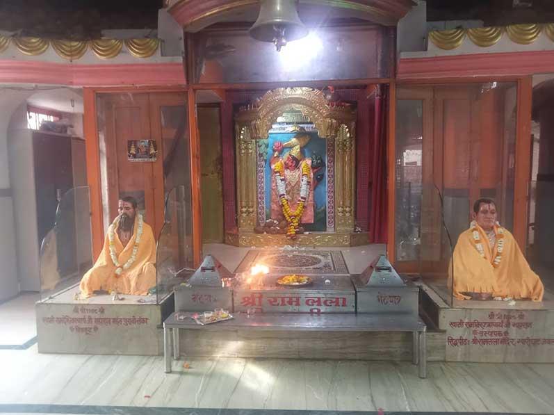 Brahmachari Girish Ji along with Shri Ramdev Dubey, Shri Arvind Rajput, Shri Ajay Grover, Shri Dheeraj performed Puja Archana and Aarti of Shri Hanuman Ji in Hanuman Mandir, famous as Ramlala, Jabalpur. 