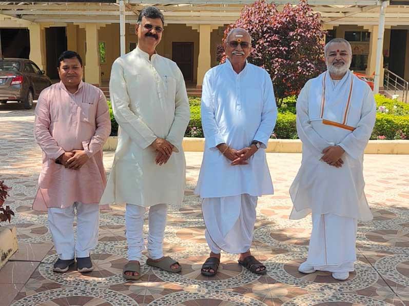 Honourable Shri Dinesh Chandra Ji, International Patron of Vishwa Hindu Parishad has visited Maharishi  Vedic Health Centre, Bhopal. 
International Patron of Vishwa Hindu Parishad, Honorable Shri Dinesh Chandra ji visited Maharishi Vedic Health Center, Bhopal.