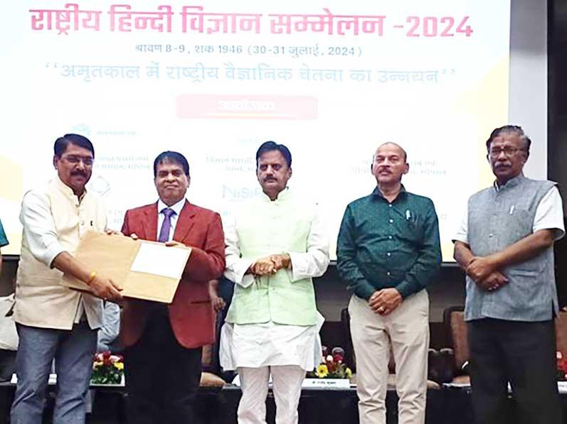 Maharishi Mahesh Yogi Vedic University MMYVU has signed MOU with Council of Scientific & Industrial Research CSIR-Advanced Materials and Processes Research Institute AMPRI at Bhopal. Prof. Pramod Kumar Verma, Vice Chancellor of the university and  Dr. Avanish Kumar Srivastava, Director
CSIR-AMPRI Bhopal has signed the MOU in presence of Shri Rajendra Shukla Ji, Honourable Deputy Chief Minister of Madhya Pradesh. Both organisations will work together in the field of research in various fields required for the development of society at large. 
