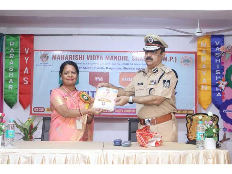 Smt. Bhavana Tiwari, Principal of Maharishi Vidya Mandir School Shahdol has presented the book Brahmachari Girish under the Divine Umbrella of His Holiness Maharishi Mahesh Yogi Ji to Honorable Shri Anurag  Sharma Ji, Inspector General of Police Shahdol.